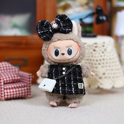 2025 Nouveau design Labubu poupée faite à la main Tissu décoratif Sweater Jouet Tissu Coloré Costume Set Labubu Cartoon Dress
