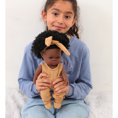 Vinyle silicone fille adorable 14 pouces Afro-américain Noir poupée pour enfants avec logo personnalisé