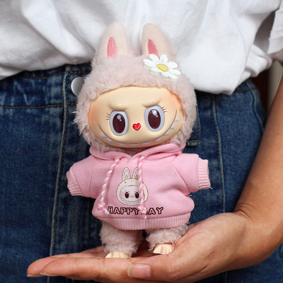 Une poupée de luxe de 17 cm en tissu pour les garçons un cœur célèbre macaron labubu avec un visage en vinyle des vêtements dans une boîte mystérieuse
